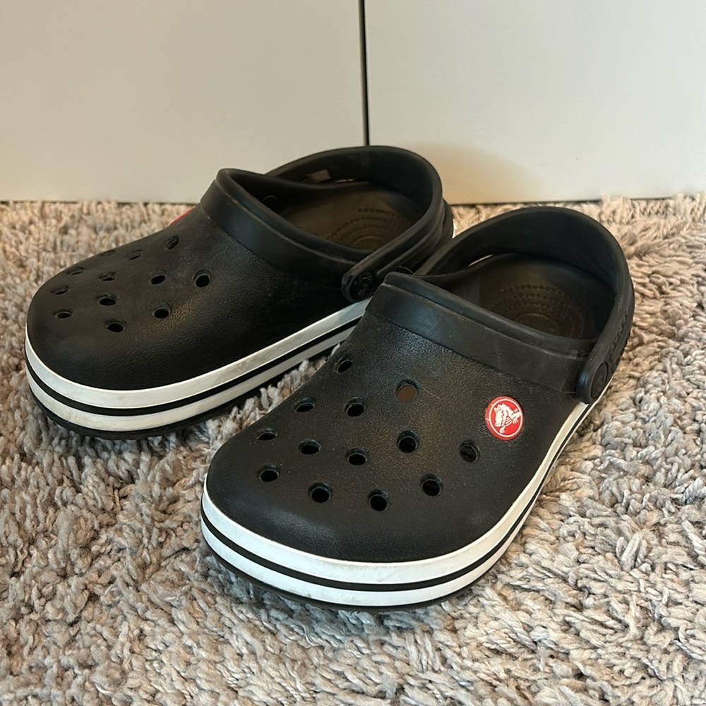 Crocs kids size J2. In excellent, like new condition.